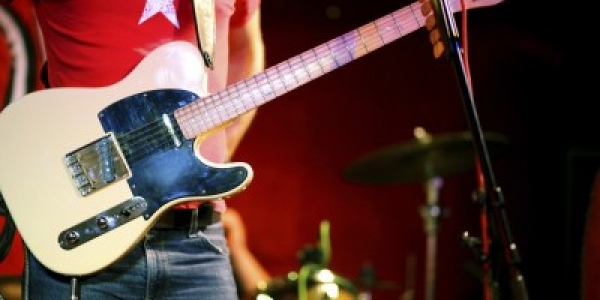 Comment devenir rapidement un bon guitariste! Comment faire des bons solos de guitare